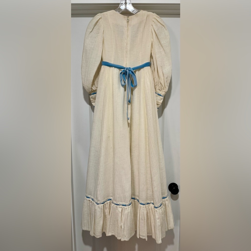 Vintage Handmade Ecru Cotton Gunne Sax Style Dress‎ with Blue Velvet Trim - Picture 2 of 13
